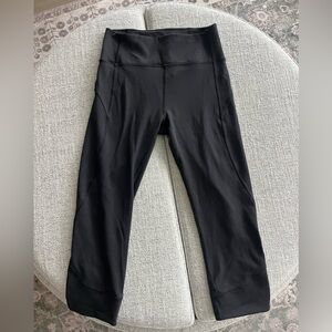 Black cropped lululemon Leggings